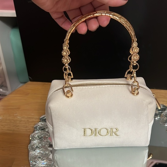 ⭐️Dior  Pouch with Double Zipper and Gold Handles Attached - Picture 2 of 11
